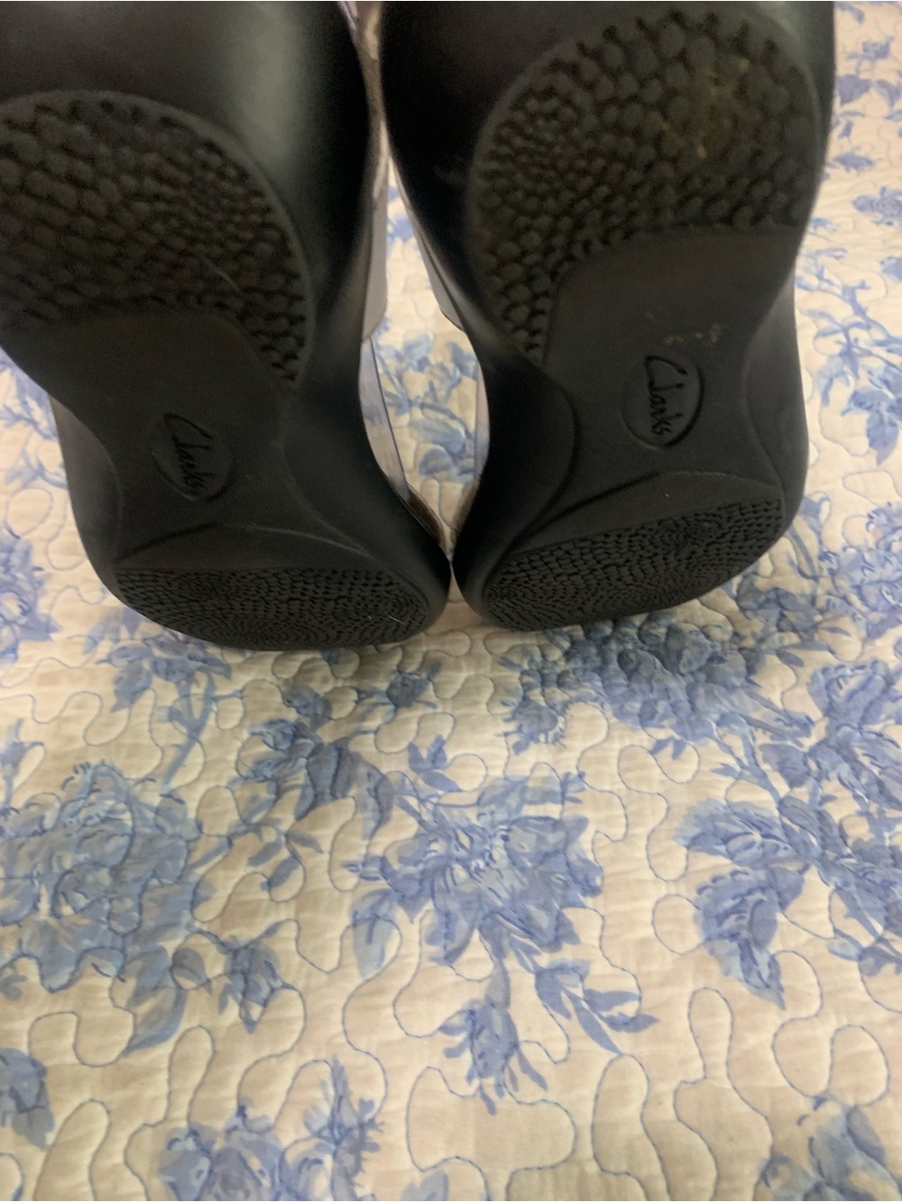 Clarks White Leather Strappy Comfort Sandals - Picture 5 of 9